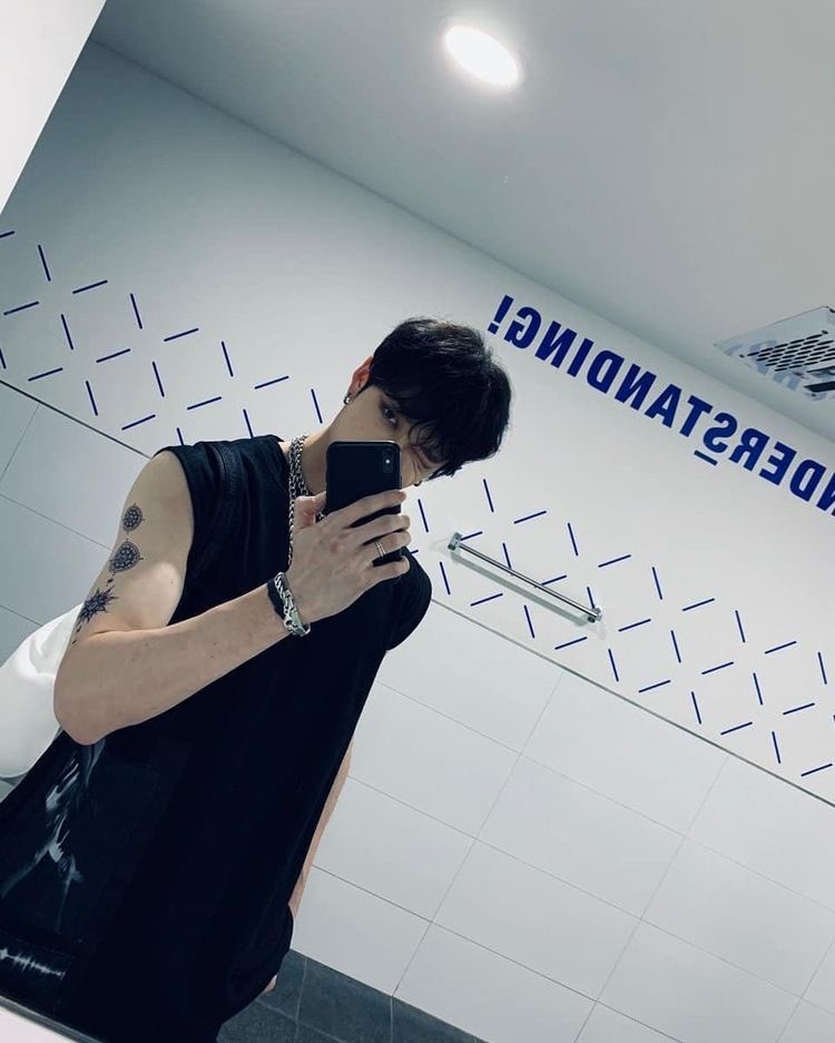 — bang chan’s arms; a super necessary thread  #StrayKids  #skz