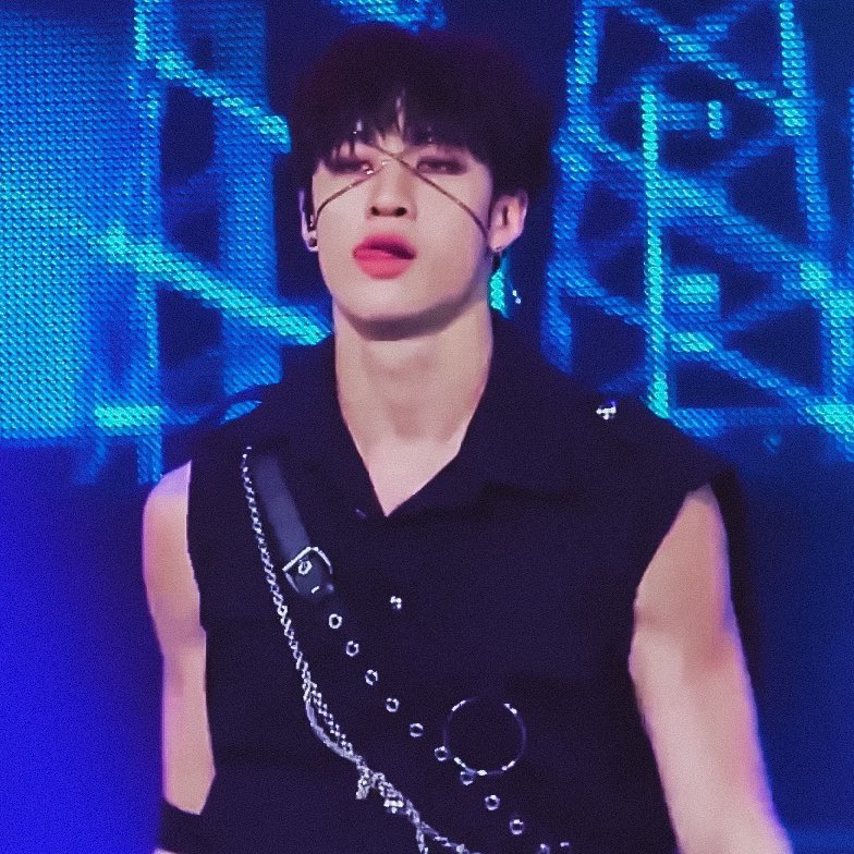 — bang chan’s arms; a super necessary thread  #StrayKids  #skz