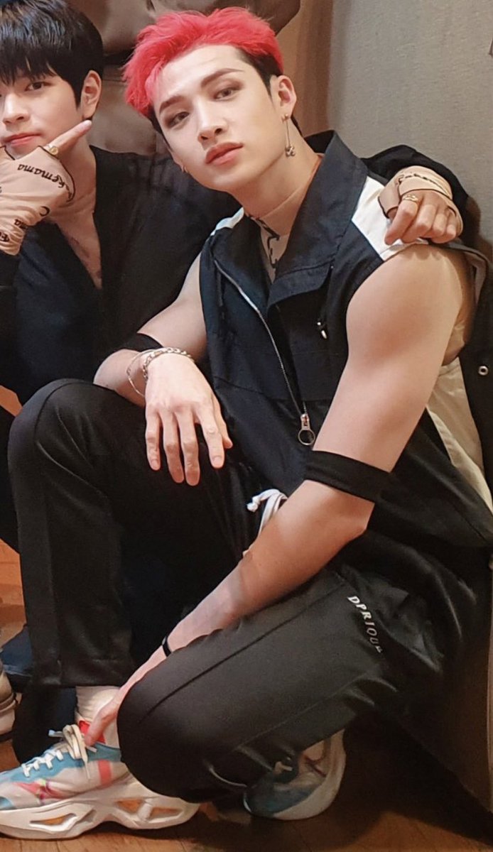 — bang chan’s arms; a super necessary thread  #StrayKids  #skz