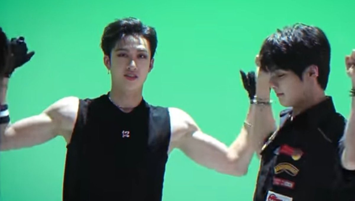— bang chan’s arms; a super necessary thread  #StrayKids  #skz
