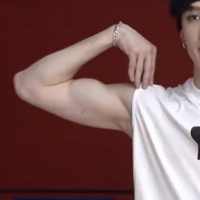— bang chan’s arms; a super necessary thread  #StrayKids  #skz