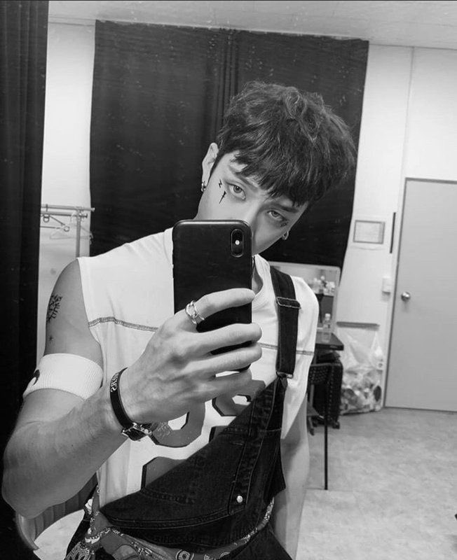 — bang chan’s arms; a super necessary thread  #StrayKids  #skz