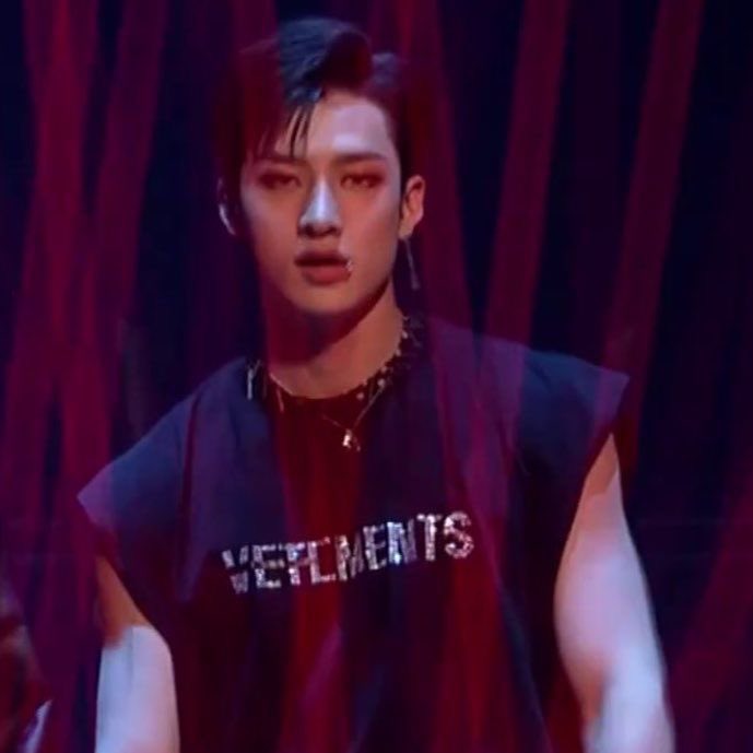 — bang chan’s arms; a super necessary thread  #StrayKids  #skz