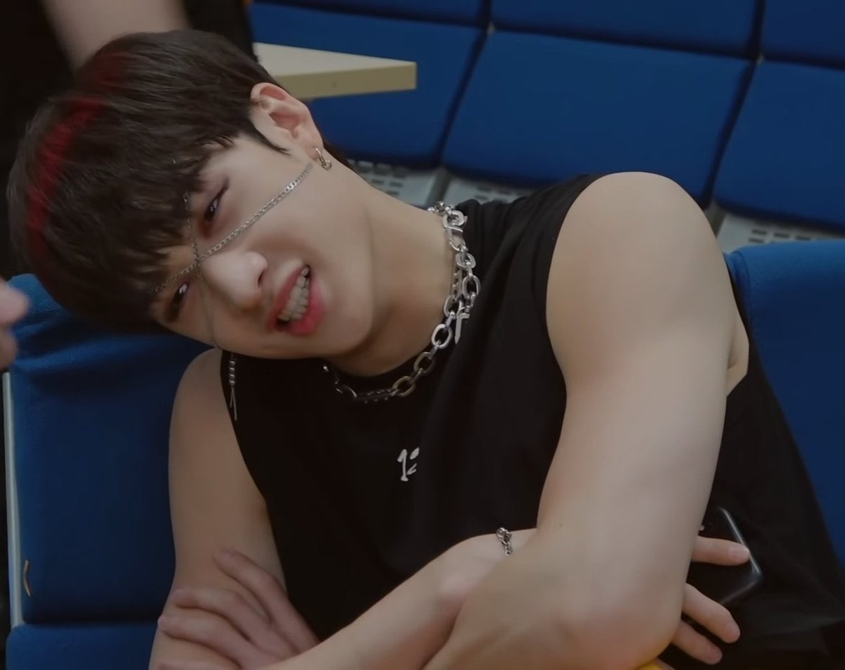 — bang chan’s arms; a super necessary thread  #StrayKids  #skz
