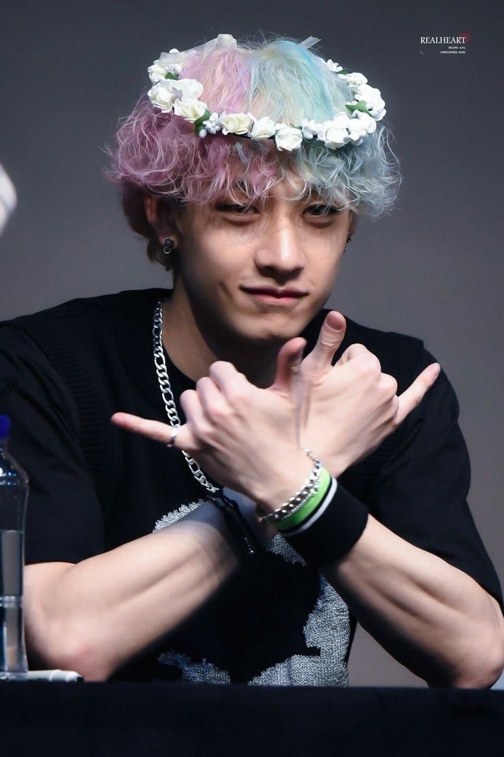 — bang chan’s arms; a super necessary thread  #StrayKids  #skz