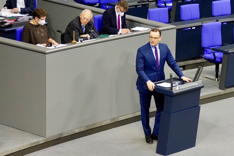 Die Zahl der #COVID19-Patienten auf den Intensivstationen hat sich in 10 Tagen verdoppelt. Diese Entwicklung müssen wir gemeinsam stoppen. Der Gesetzentwurf zum Schutz der Bevölkerung bei einer epidemischen Lage hilft uns, schnell auf die Dynamik der #Pandemie zu reagieren.