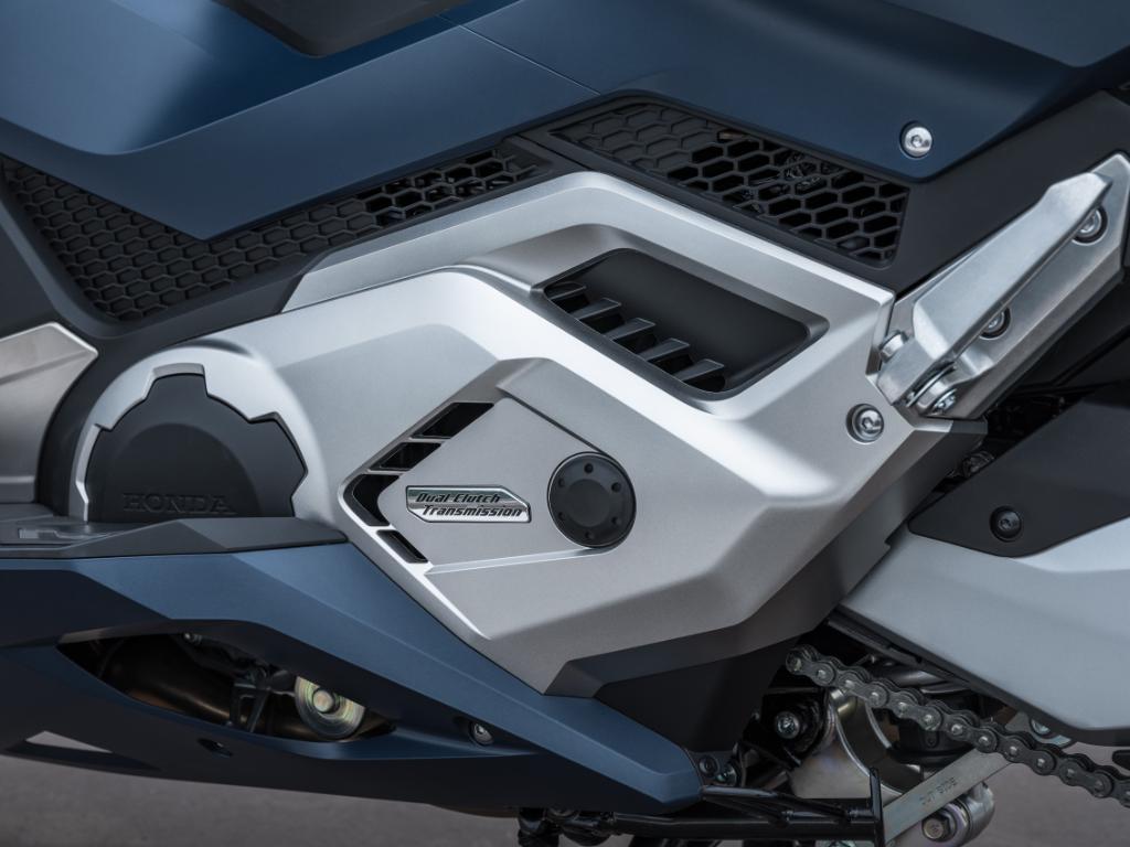 hondaitaliamoto's tweet photo. Comfort, tecnologia e prestazioni: Honda #Forza750. Resta connesso grazie a Honda Smartphone Voice Control System e al display TFT a colori, scegli il tuo setup grazie ai 4 Riding Mode disponibili. https://t.co/96omVoFHd6
#HondaMoto #ForYourScooter #NewForza #ThePowerOfDreams https://t.co/nqFjeTZ0c4