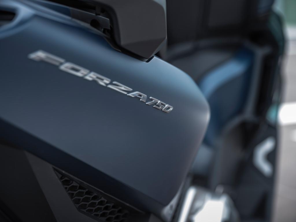hondaitaliamoto's tweet photo. Comfort, tecnologia e prestazioni: Honda #Forza750. Resta connesso grazie a Honda Smartphone Voice Control System e al display TFT a colori, scegli il tuo setup grazie ai 4 Riding Mode disponibili. https://t.co/96omVoFHd6
#HondaMoto #ForYourScooter #NewForza #ThePowerOfDreams https://t.co/nqFjeTZ0c4