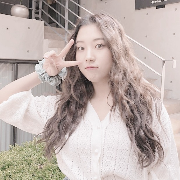 clcsyn's tweet image. buongiorno dalla birthday girl 🎂🎊
ho pensato di condividere con voi la mia torta quindi, se ne volete una fetta mettete un cuore e ve la faccio trovare in dm 🤍