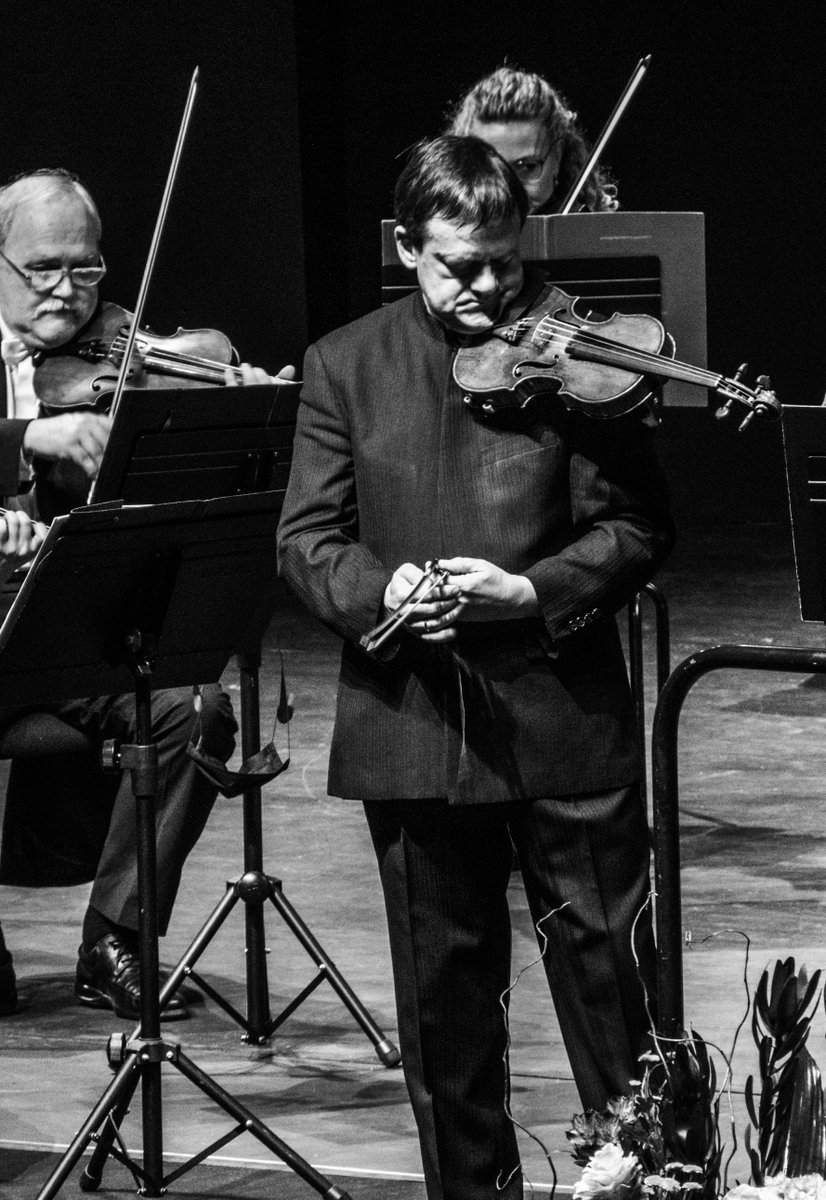 OrqSimfIB's tweet photo. 📷Imatges del quart #concert de #temporada 2020-21
🎵🎻Programa:
Concert per a violí, F. #Mendelssohn
#Simfonia núm.6, L.v. #Beethoven
Frank Peter Zimmermann, #violí
Pablo Mielgo, #director
Orquestra Simfònica Illes Balears https://t.co/ERBkr6eJzf