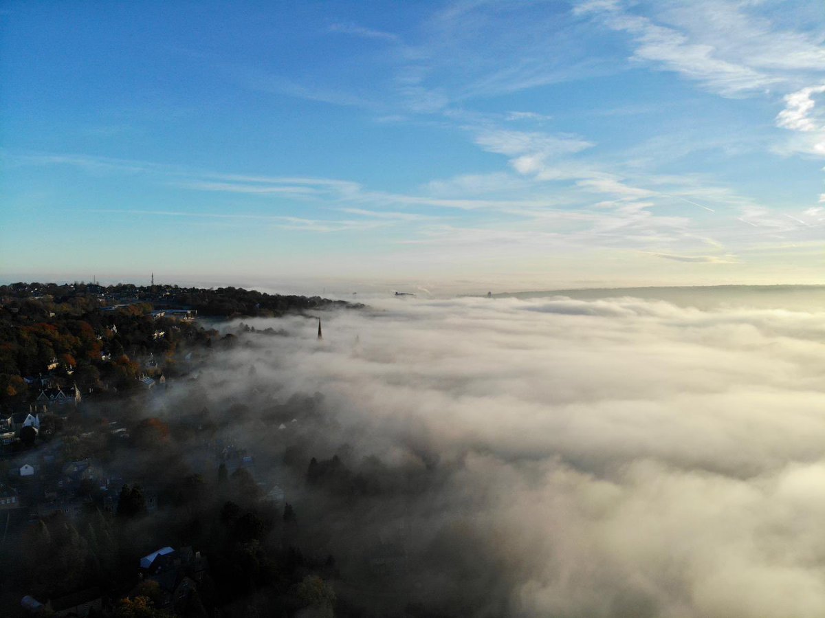 AlFarrant's tweet image. Some drone shots of the fog over #Sheffield taken by our neighbour this morning - 250ft above our houses... 👌🏻📸