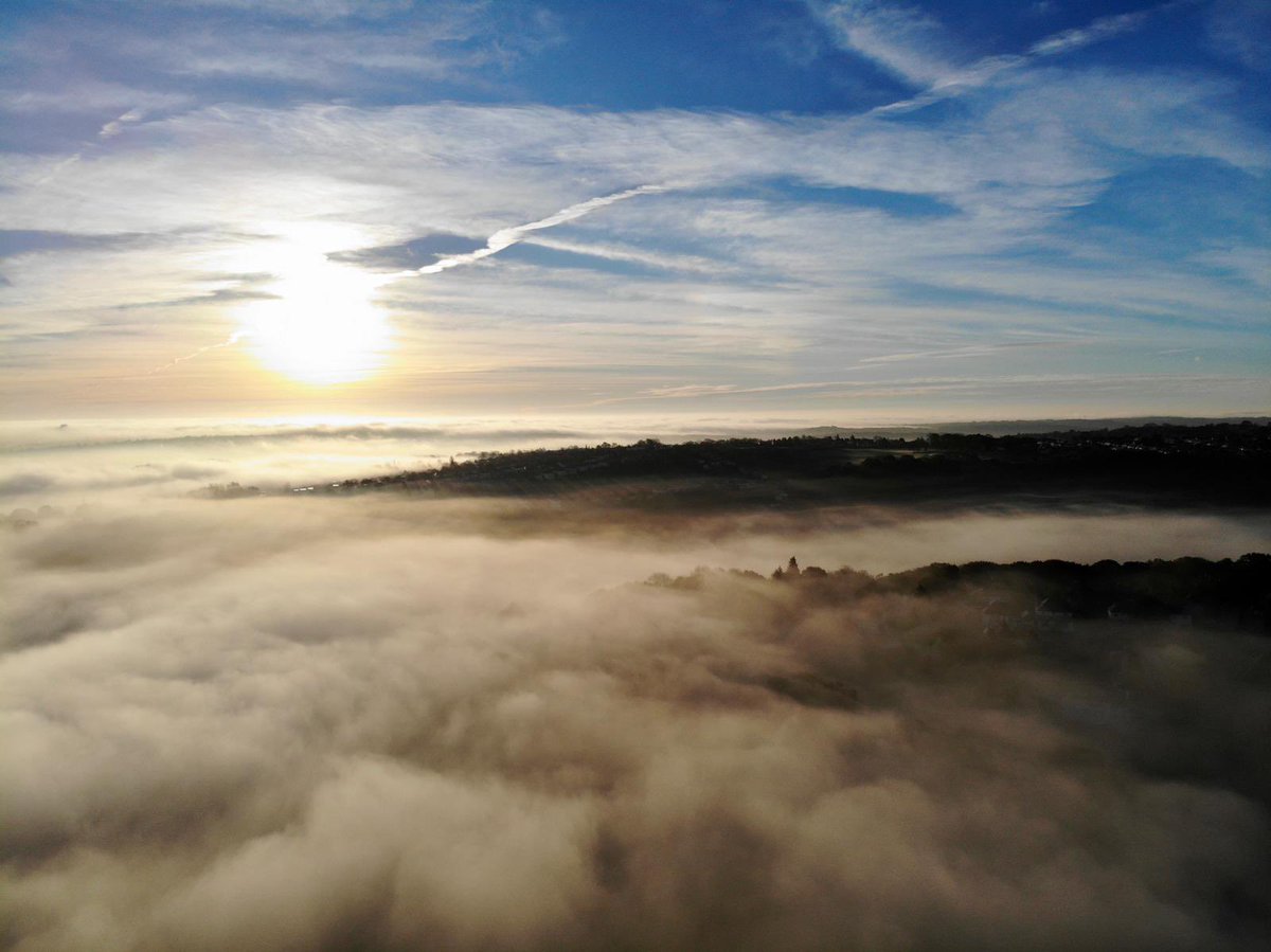 AlFarrant's tweet image. Some drone shots of the fog over #Sheffield taken by our neighbour this morning - 250ft above our houses... 👌🏻📸