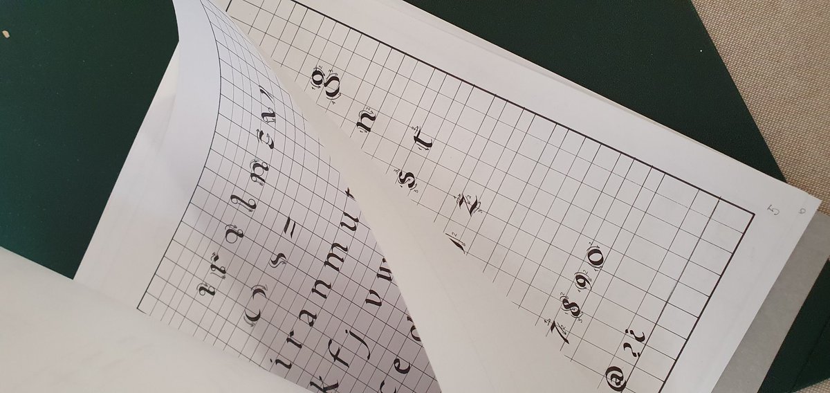 TdeCaligrafia's tweet photo. En breve estarán listos, los  #cuadernillos de las distintas #caligrafías con las que os iniciamos en nuestro #tallerinciacioncaligrafia
Esperamos que os gusten y sobre todo os sean muy útiles.
#cuadernillosiniciacióncaligrafía#tallercaligrafiaisabelpadilla
#caligrafia https://t.co/Z7suiP4o7K