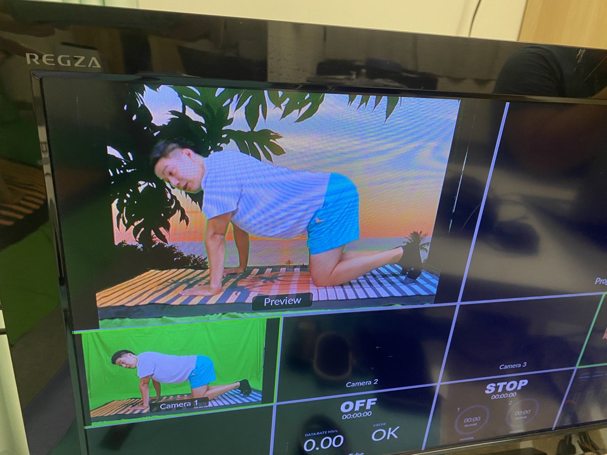 lifebloodtokyo's tweet photo. 今日はグリーンバックを使ってみます！
いつもの治療院で行うの？
それとも新たな場所で？
21:00〜配信です。
皆さんお楽しみに。
https://t.co/OhGvRB1Mm1
＃コアトレーニング　＃体幹　＃オンライン　＃エクササイズ https://t.co/XuxAB3s6mI