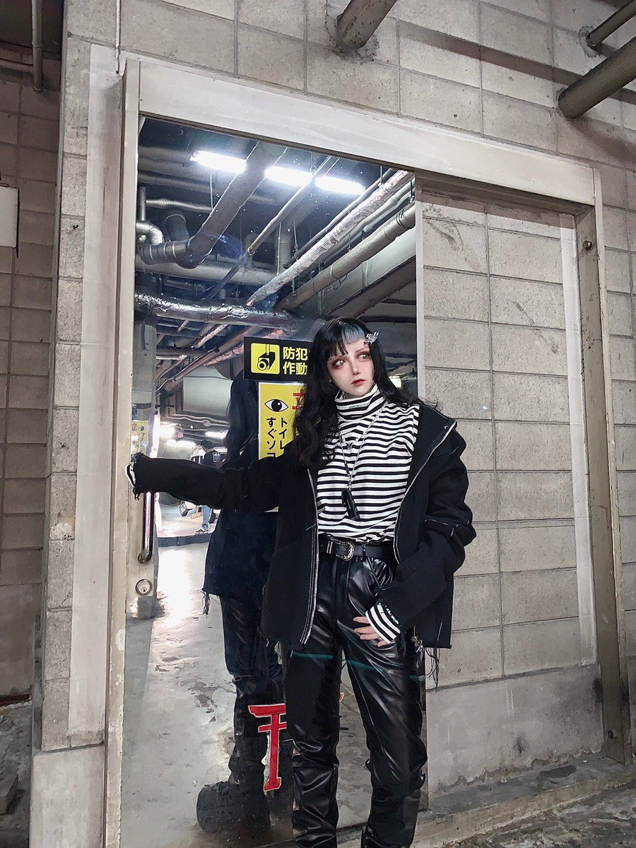 DOG_OSAKA's tweet photo. ïŒ
#dogstyling
________________________________
.
tops : ăESC STUDIOă
Warmer point pola (XU limited edition)
„8,000-
.
outer : ăBLACK TAIă
Deconstruction Deformity Jacket
„23,800-
.
bottoms : ăXU DOG SELECTă
leather pants
„7,800-
ă
đ https://t.co/UkJ05HHGyQ https://t.co/uzdq6s8Cwj