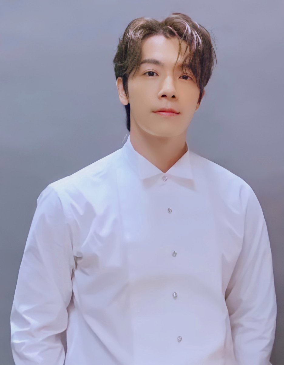 cutehaepics's tweet photo. he looks like such a prince https://t.co/BU8fFL3l2g