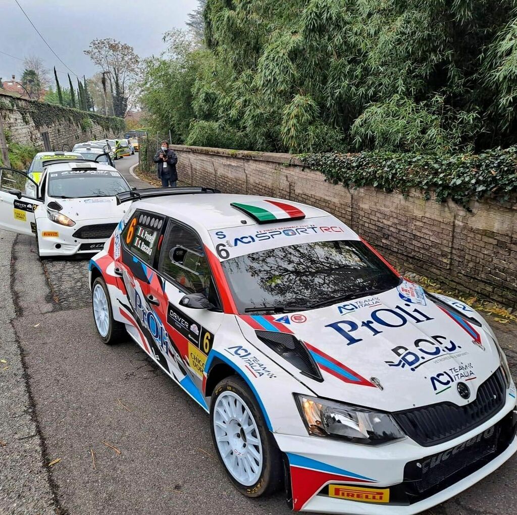 AleProfetaRally's tweet photo. Ready for shake!
🇮🇹 A. Profeta
🇮🇹 S. Raccuia
Island Motorsport
Aci Team Italia
🏎 Skoda Fabia R5
#AlessioProfeta #AciTeamItalia #Pirelli #Rallytime #ProfetaRaccuia #PrOli #islandmotorsport #rallyacicomo #rallycomo #pirellimotorsport #skodafabiar… https://t.co/93Yurm6X6Z https://t.co/1UBvkHWmmL
