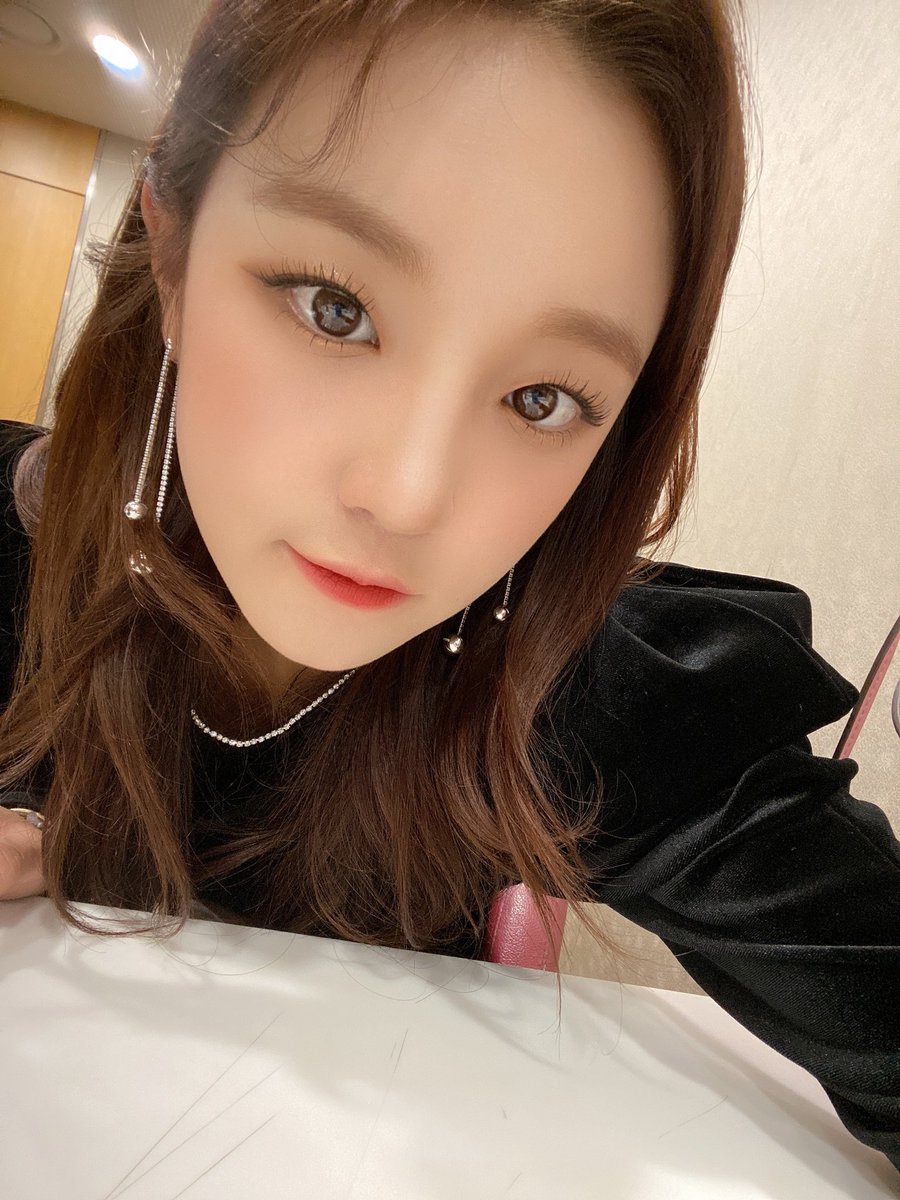 official_i_dle's tweet photo. [#우기] 우리 네버버 어제 첫방 잘 봤나용??
헤헤 
���기의 성장하는 모습을 같이 지켜봐주시죵 ~~
나는 살아있다!!!

https://t.co/kIz1e9PyFs https://t.co/NsWKXrQhH1