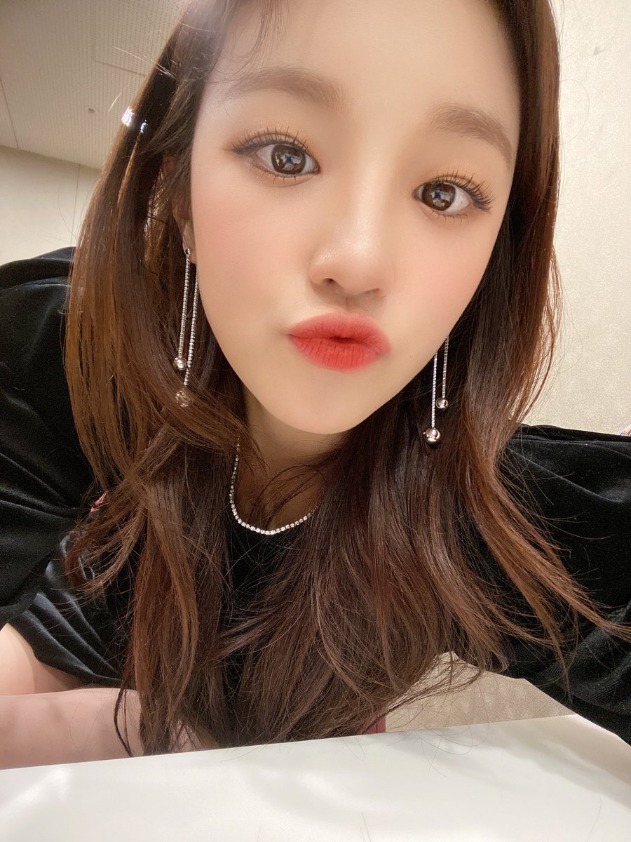 official_i_dle's tweet photo. [#우기] 우리 네버버 어제 첫방 잘 봤나용??
헤헤 
���기의 성장하는 모습을 같이 지켜봐주시죵 ~~
나는 살아있다!!!

https://t.co/kIz1e9PyFs https://t.co/NsWKXrQhH1