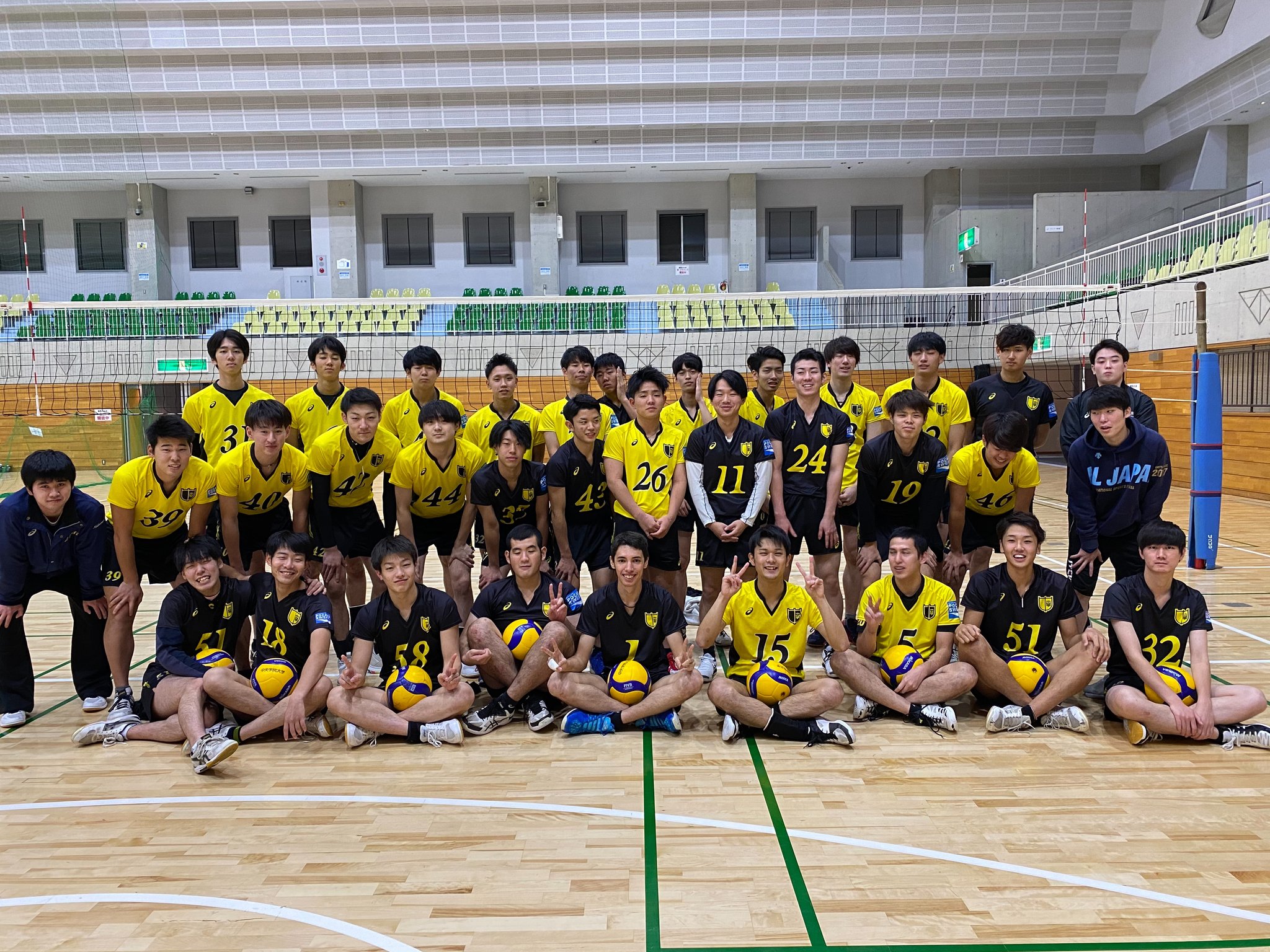 中央学院大学バレーボール部Tシャツ