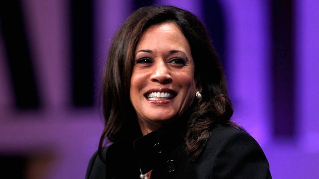 Enhorabuena, Vicepresidenta <a href="/KamalaHarris/">Kamala Harris</a> . Como decía mi querida #CarmeChacón cuando una mujer da un paso adelante lo da el género humano entero. Sigamos caminando hacia un destino feminista y diverso 💜💪