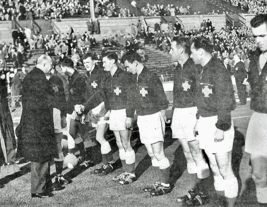 The NI team:-Harry Gregg, Dick Keith, Alfie McMichael, Danny & Jackie Blanchflower, Bertie Peacock, Billy Bingham, Sam McCrory, Billy Simpson, Jimmy McIlroy & Peter McParland 