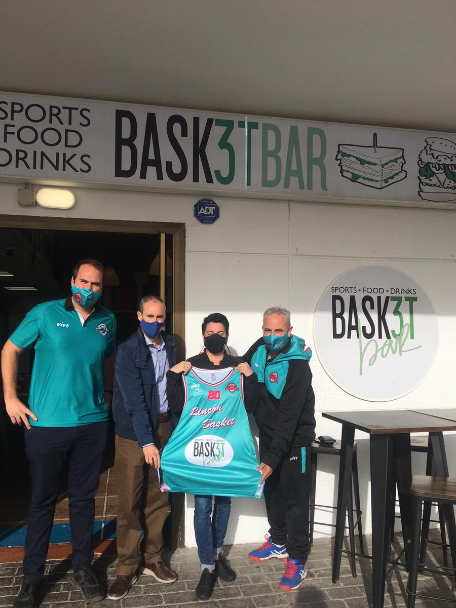 RINCONBASKETCL1's tweet photo. @Bask3Tbar se suma como colaborador a Rincón Basket Club!
Nuestra camiseta luce orgullosa compartiendo espacio con los mejores equipos en las paredes de este templo del baloncesto malagueño.
GRACIAS!!🏀
#RincónBasketClub #Baloncesto

@deportesrinconv @ajmartinrincon  @aytorincon https://t.co/h50WnA1l50