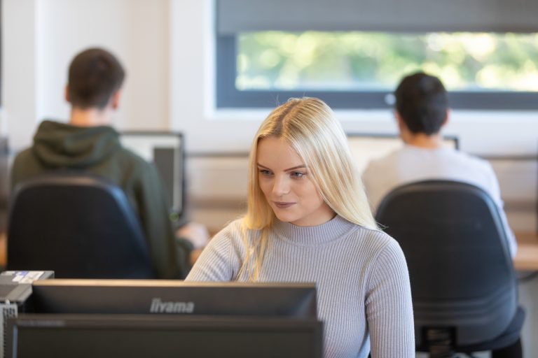 NEW APPRENTICESHIP ALERT: are you passionate about graphic design and all things digital? Take a look at <a href="/sdcollege/">South Devon College</a> new apprenticeship opportunity "Apprentice Graphic Designer &amp; Developer" in the link below >>>

findapprenticeship.service.gov.uk/apprenticeship… 

For more information drop us a message!