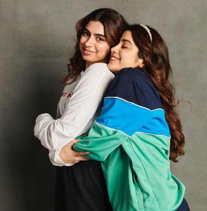 ManoranjanWede's tweet photo. #Janhavikapoor shares a cute picture with sister Khushi....aren't they giving major #sistergoals ? @janhvikapoorr https://t.co/VrcmoPfebz