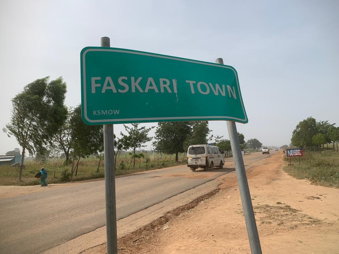 BolanleCole's tweet photo. I’ve seen pictures of Farmers in #Faskari, #Dandume, #Safana LGA’s of #Katsina State begins harvest of their farm produce such as millet, soya beans & rice. Locals reportedly praise the @HQNigerianArmy troops of Operation Sahel Sanity for providing farm security patrols. https://t.co/CQEXoJPCvN