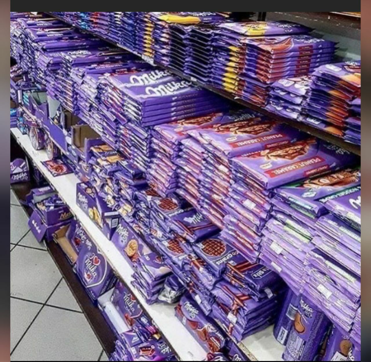 Очень много шоколадок Милка