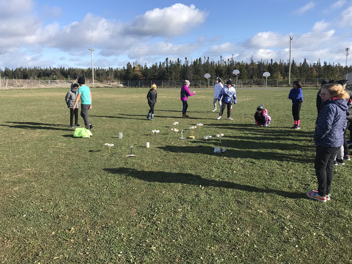 HiscockMrs's tweet image. Testing out our weather instruments today! Now to reconfigure and fix the hiccups ❤️#grade5,#science,#weatherinstruments, #epe
