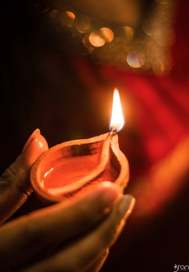 Do you know why we Light up Diya? Do you know adhyatmik and Dharmik reasons behind this?Everyday is begin with Diyas. Diyas emit positive waves which clears all the negativite energy around us.