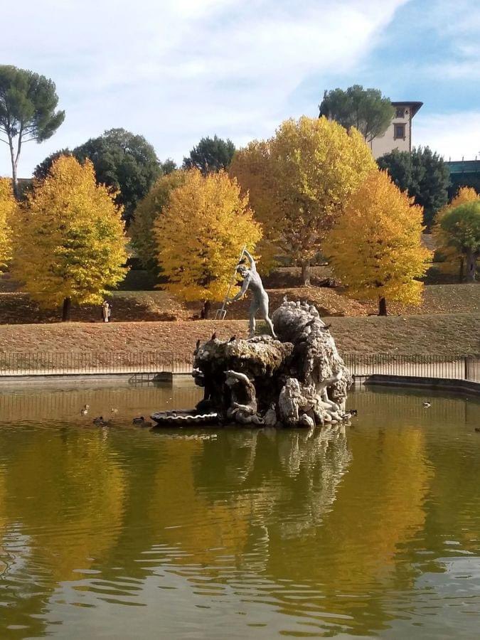 cleopheas's tweet photo. Vi chiedo un momento di attenzione: i musei purtroppo chiudono, ma gli Uffizi rimangono aperti in diretta streaming. Uffizi On Air sarà live ogni settimana sulla pagina Facebook per mostrarvi tutte le sue bellezze.

Diamo una mano a un settore che sta andando in frantumi. https://t.co/aSffCwQ1cl