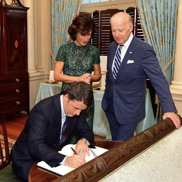 Matteo Renzi tweet media