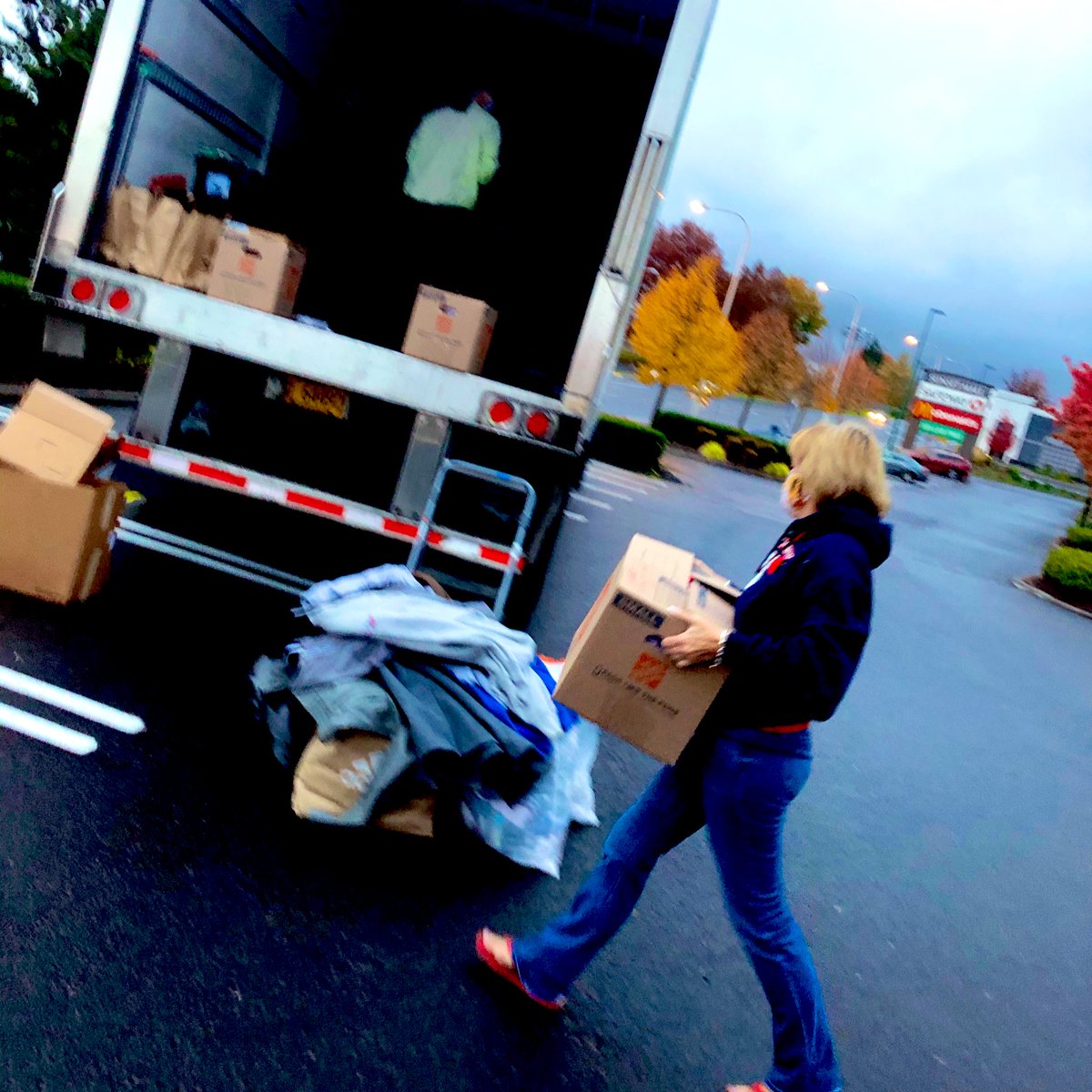 kinkradio's tweet image. The 20th Annual Truckload of Coats is underway! Drop off new or gently used coats, jackets, warm clothing, etc... to help community homelessness this winter through @transitionpro. Thanks to #SafewayFoundation &amp;amp; @Columbia1938 for continued support. 1/2