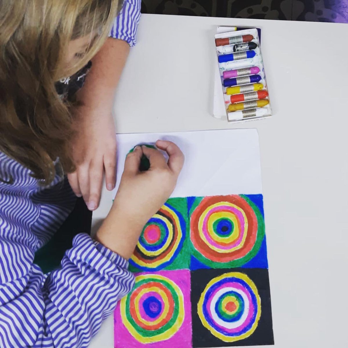 MDP_Capellades's tweet photo. Coneixent la vida de Kandinsky ens hem atrevit a #versionar la seva obra: "estudi de color amb quadrats". #kandinsky #escolesmdp #mdpcapellades https://t.co/K6myEuwNNl