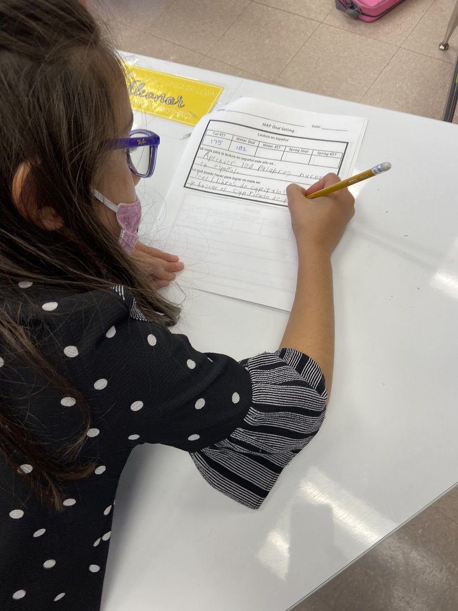 MrsRodr1guez's tweet image. Enjoying a beautiful Friday creating our classroom mantra and setting goals ✅ #SEL #MineolaProud @MrsFabiitti @Jackson_Ave