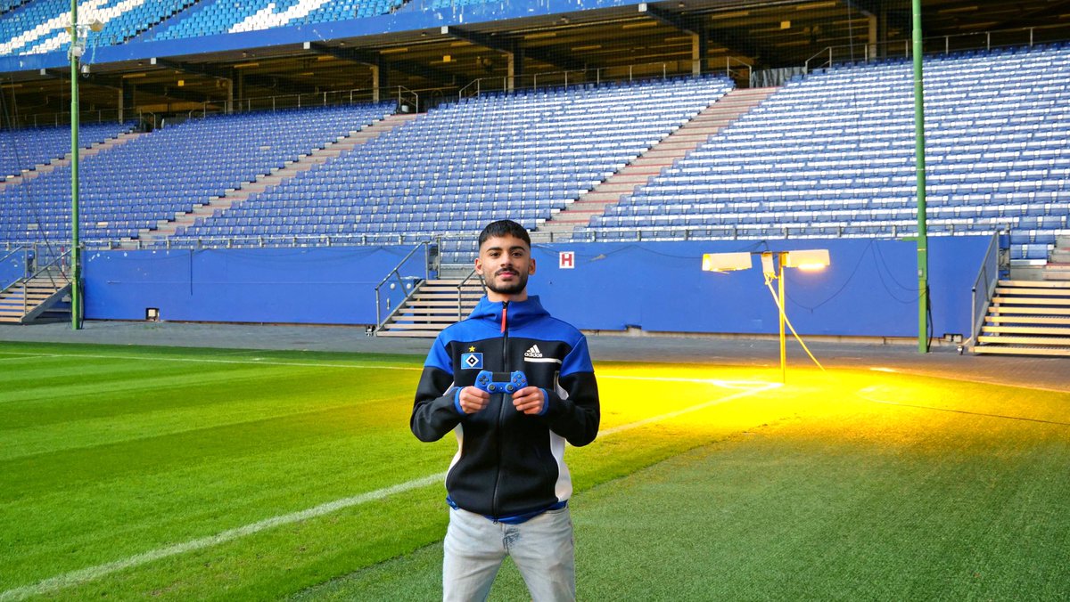 Endlich darf ich es verkünden. Mit Stolz ein Teil des HSVeZwote-teams zu sein. Ich freue mich riesig auf die Saison und werde alles geben!❤️
#hsvesports #ezwote 
#nurderhsv <a href="/hsvesports/">HSV eSports</a> <a href="/hsv_ev/">HSV e.V.</a>