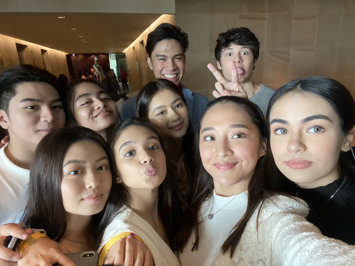 melizzajaune's tweet photo. happy one year since our hes into her story con! missing you all so much. thankful to have met you all , see you soonest? c: xx https://t.co/WolF2TKro9