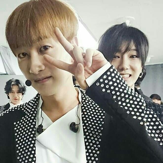 ●   yehyuk signature pose  part 1 #yehyuk @shfly3424  @AllRiseSilver