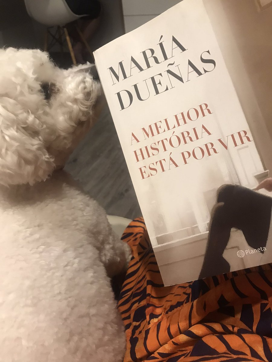 cintia_rojo's tweet photo. #RojoReading María Dueñas mandou muito bem em “O tempo entre costuras” (e a série da Netflix também é muito boa!). Mas “A melhor história está por vir” é uma sucessão de eventos chatíssimos e personagens idem. Se sua cota anual de gente chata já está no limite, leia outro livro. https://t.co/gsyd5sgHSI