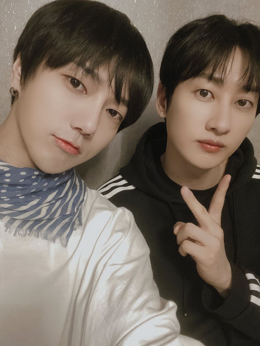 ●   yehyuk signature pose  part 3 #yehyuk @shfly3424  @AllRiseSilver