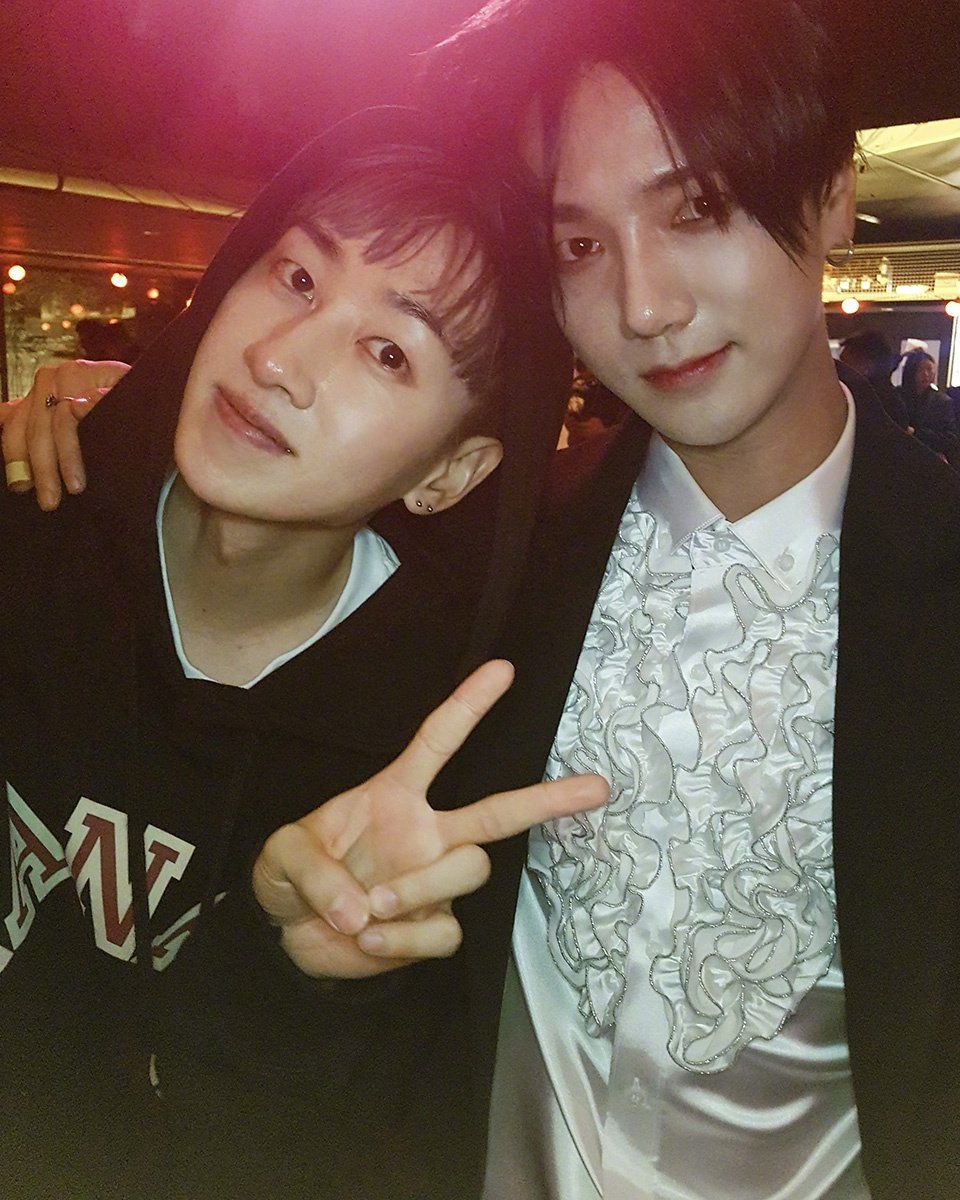 ●   yehyuk signature pose  part 3 #yehyuk @shfly3424  @AllRiseSilver