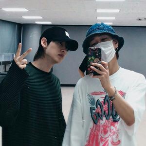 ●   yehyuk signature pose  part 3 #yehyuk @shfly3424  @AllRiseSilver