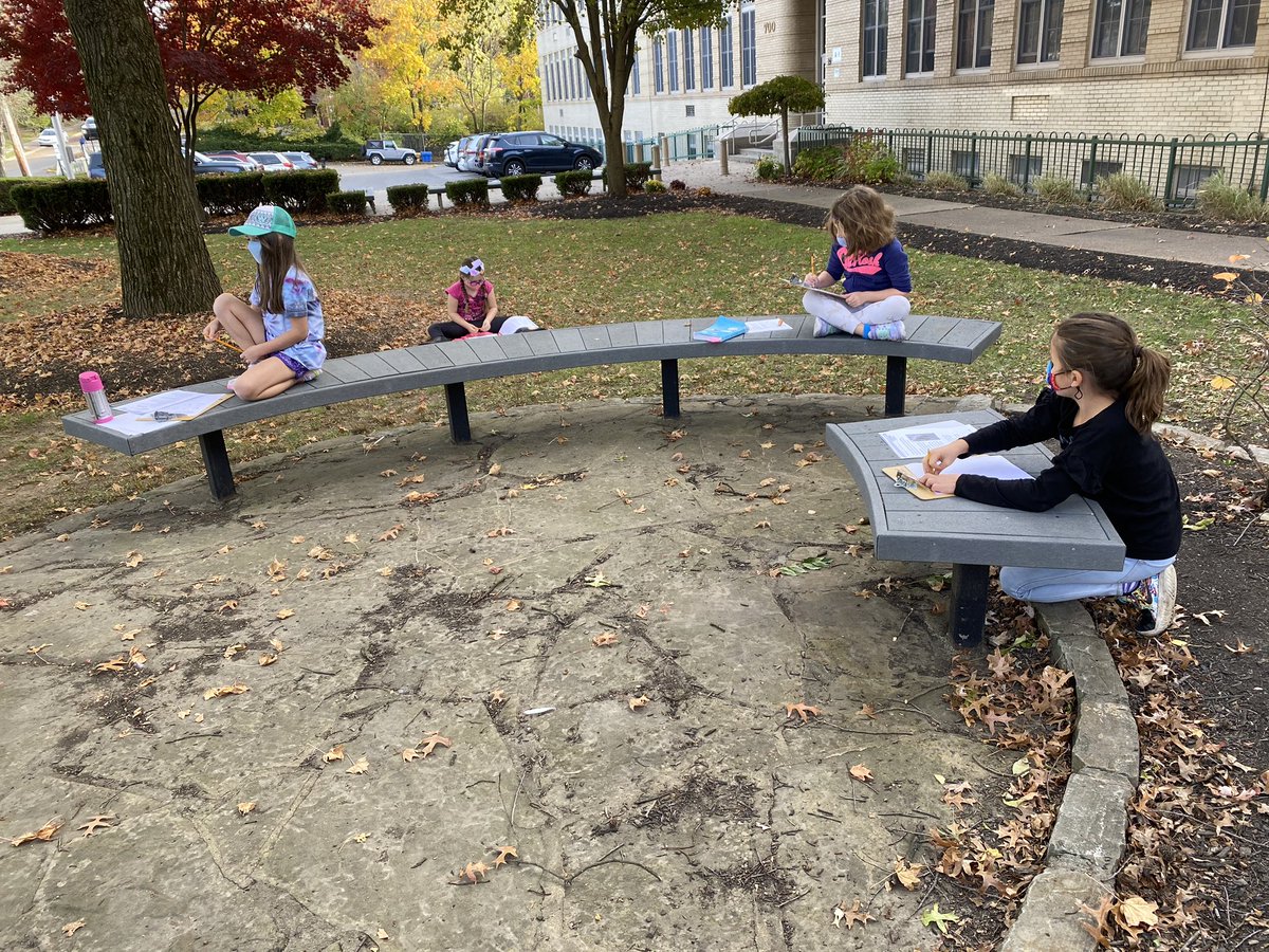MissSandora's tweet photo. Taking quizzes is so much more fun in the sun! #fosterfalcons https://t.co/RyBfMAPgic