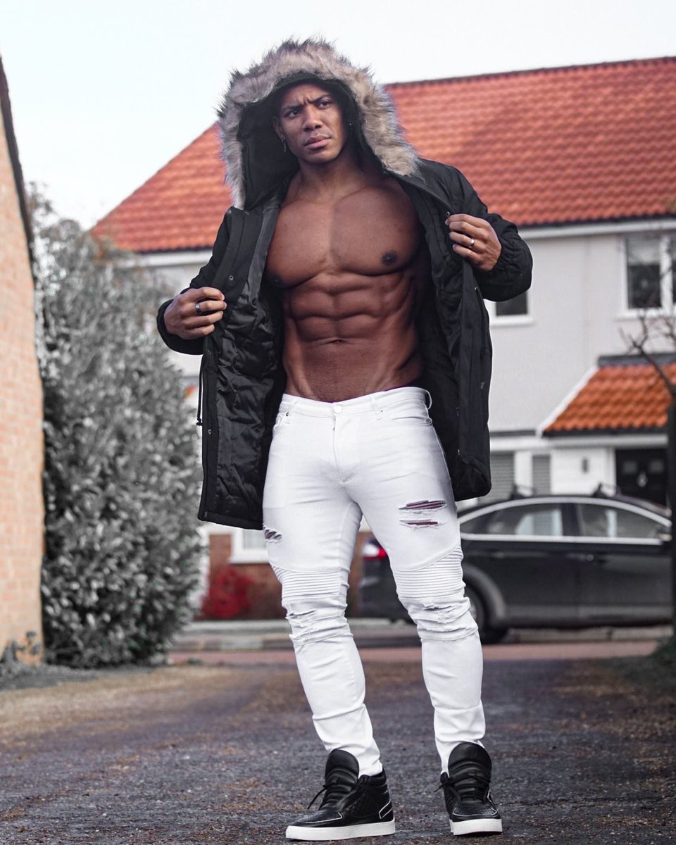 RogerSnipes's tweet photo. When the diet pays off. The shirt stays off too.
#shredded #diet #leanAF https://t.co/pmbUYXTLCc