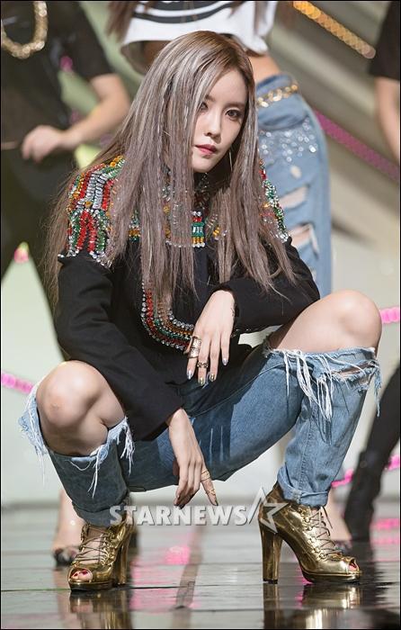 NEXT UP: HYOMIN'S BEST ERA: SUGAR FREE.Her silver hair look paired with a strong broader shoulder bedazzled blazer with sunglasses and ripped jeans will forever be impressed in my memory, this was HER ERA