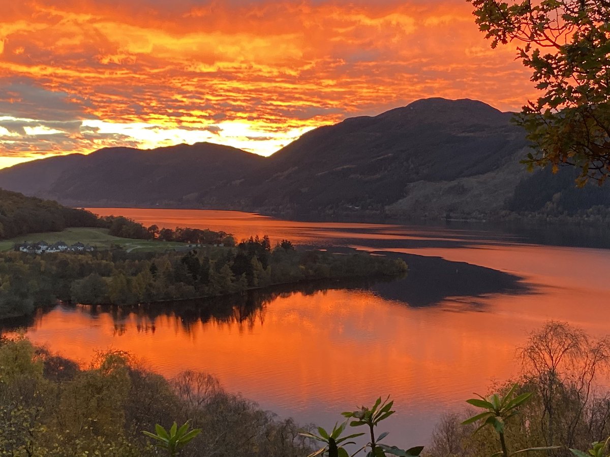 FoyersLodge's tweet photo. This evening’s sunset on #LochNess

#NoFilter #Highlands

@BBCHighlands @VisitScotland @VisitScotNews https://t.co/W9RSNW9qL7