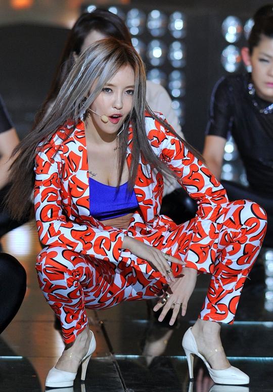 NEXT UP: HYOMIN'S BEST ERA: SUGAR FREE.Her silver hair look paired with a strong broader shoulder bedazzled blazer with sunglasses and ripped jeans will forever be impressed in my memory, this was HER ERA